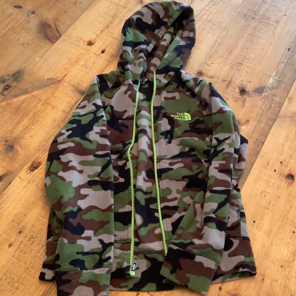 North Face camo fleece hoodie. Sz small(6/7)
